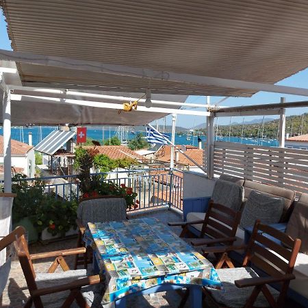 Nikos Rooms And Studios Poros Town المظهر الخارجي الصورة