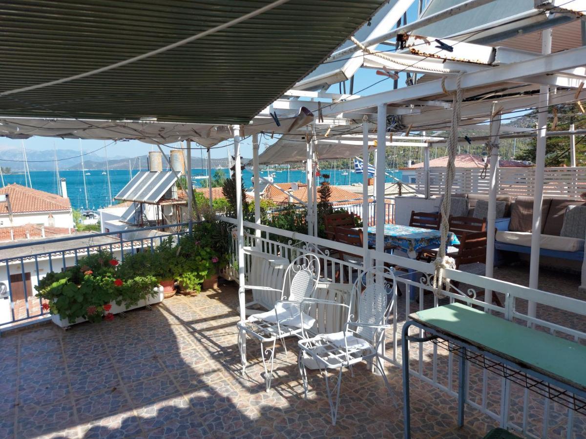 Nikos Rooms And Studios Poros Town المظهر الخارجي الصورة